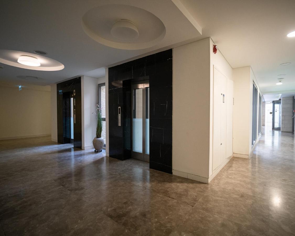 Harav Kuk Luxury Apartment By Nimi Group Yerusalem Bagian luar foto